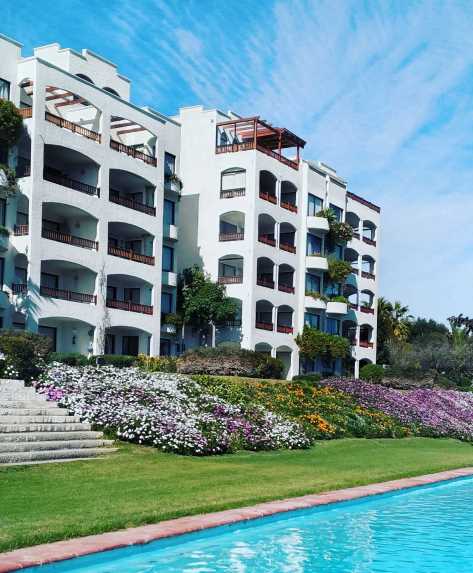 Jardines y senderos de Puerto Velero